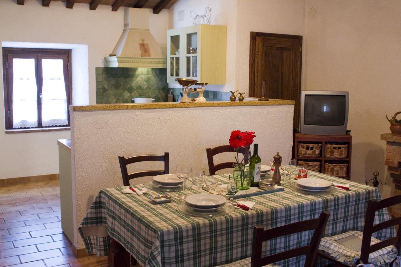 Agriturismo Santa Caterina Castelnuovo di Val di Cecina Δωμάτιο φωτογραφία